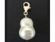 fresh water pearl pendant